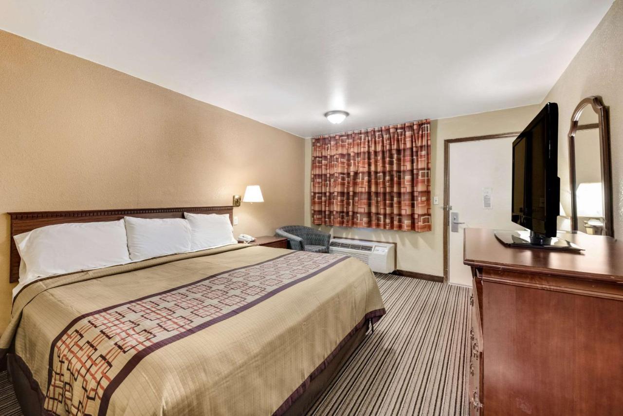 Rodeway Inn Columbus Extérieur photo